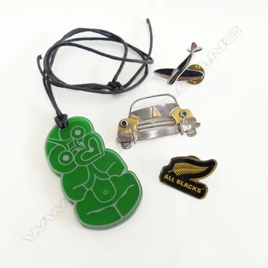 GREEN PERSPEX TIKI L.65mm, 3 BROOCHES