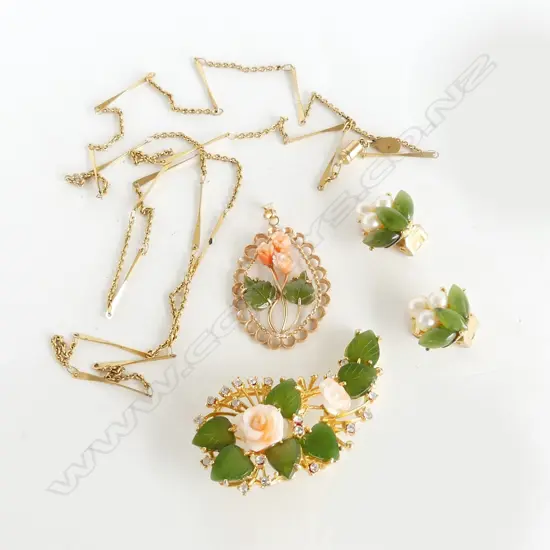 4 PCES COSTUME JEWELLERY