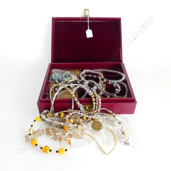 AURORA BOREALIS NECKLACES IN RED LEATHER CASE W.280mm