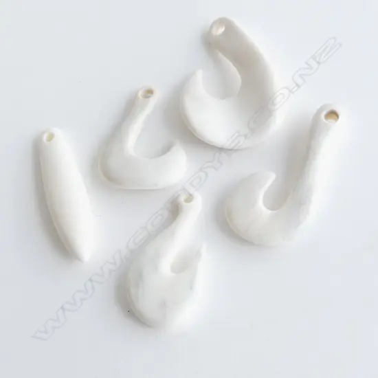 4 CONTEMPORARY BONE HEI MATUA w. KAPEU