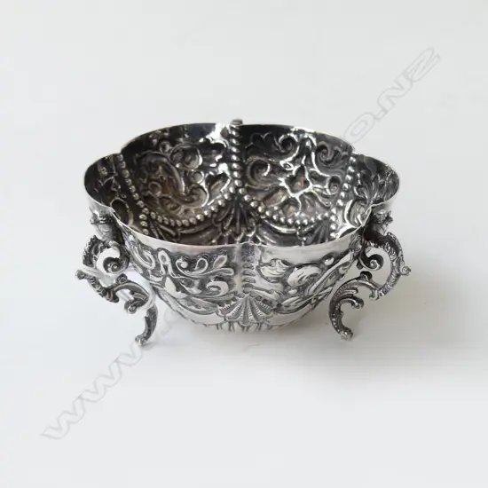 S/SILVER TRI HANDLED  BON BON DISH 69GMS