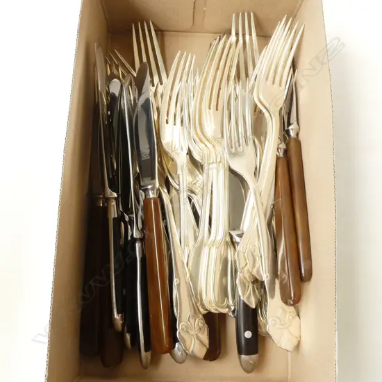 2 SETS OF KNIVES & 3 SETS EP FORKS