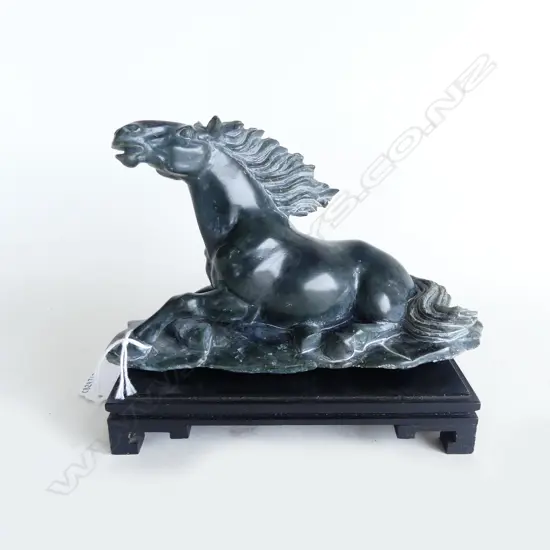 VINTAGE CHINESE CARVED GREEN SOAPSTONE RECUMBENT HORSE ON STAND L170MM