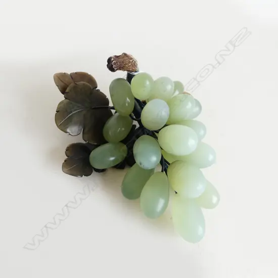 BUNCH OF CARVED ALABASTER GRAPES L190MM