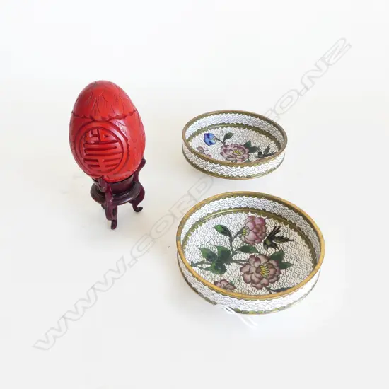 PR CHINESE CLOISSONE DISHES DIA90MM & RED LACQUER EGG ON STAND H100MM