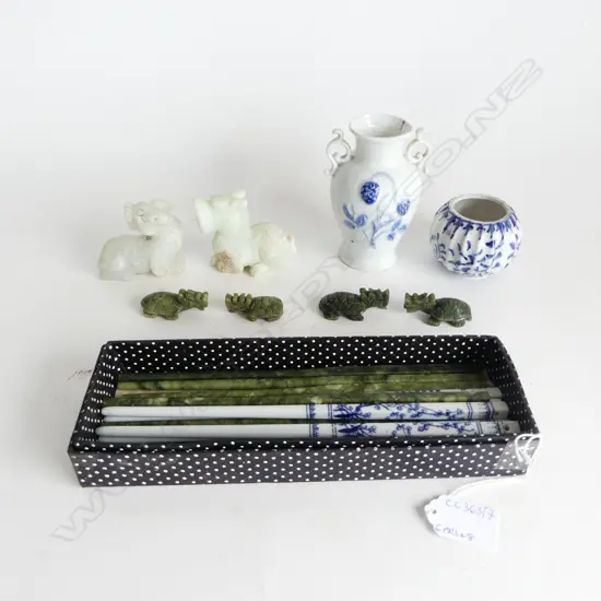 6 PRS CHOPSTICKS, 2 B/W VASES H.110mm, 6 JADE ANIMALS