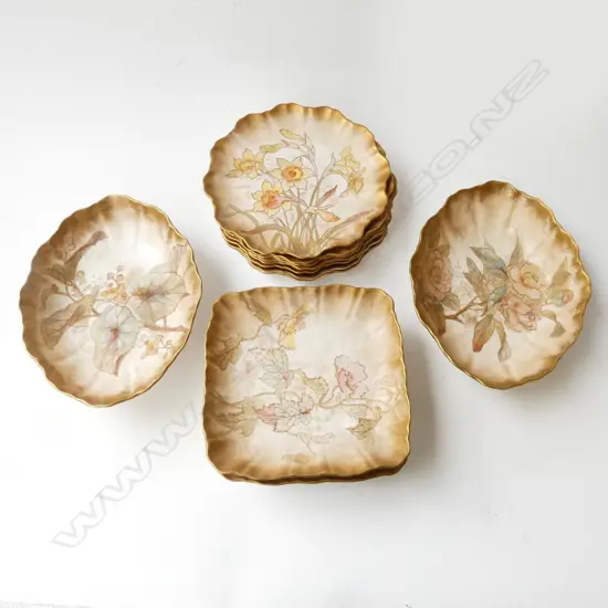 VICTORIAN DOULTON BURSLEM DESSERT SET; 8 PLATES 225mm dia, 2 PRS FOOTED DISHES...