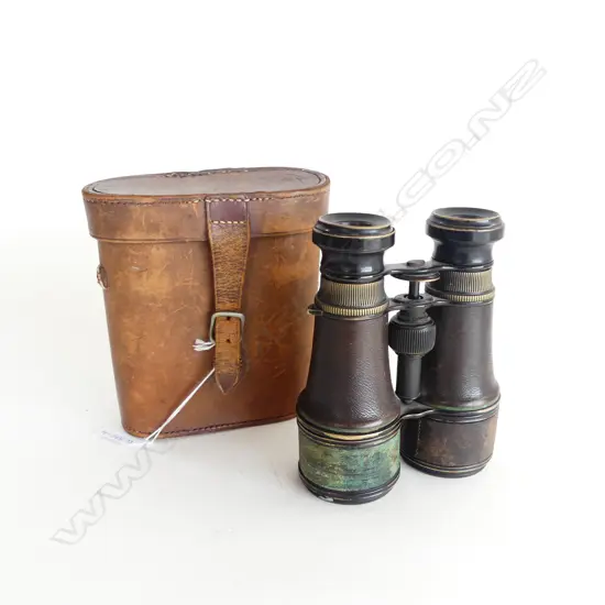 LEATHER CASED LATE VICTORIAN BRASS FIELD SCOPE; Case marked 'H. S. Hobb's Gloucester St. Christchurch', H.155mm