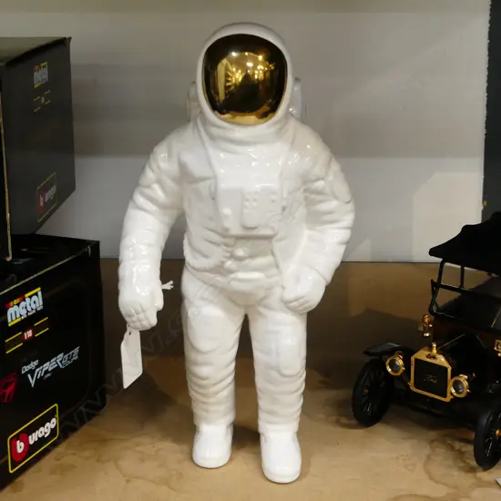 WHITE CERAMIC SPACEMAN H.280mm