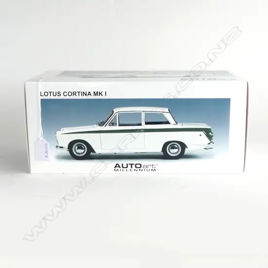 BOXED 1:18 AUTO ART LOTUS CORTINA MK1