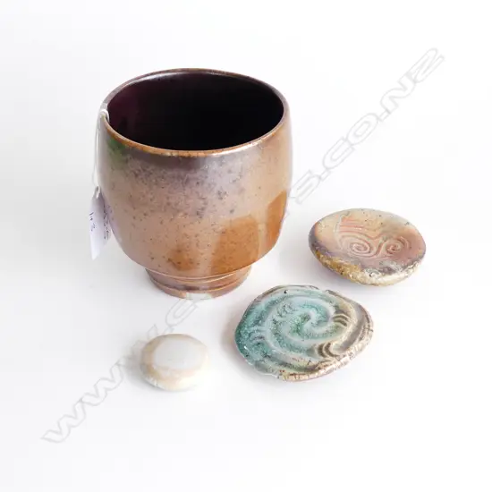 Duncan Shearer stoneware unomi + 3 Mike O'Donnell small pottery touch stones