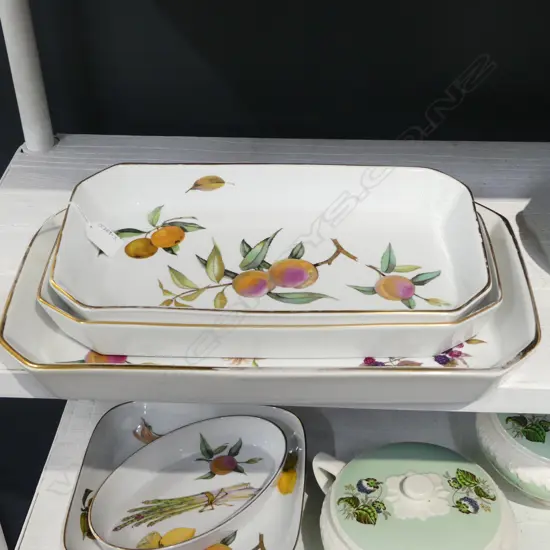 	3 ROYAL WORCESTER EVESHAM RECTANGULAR DISHES L.370mm