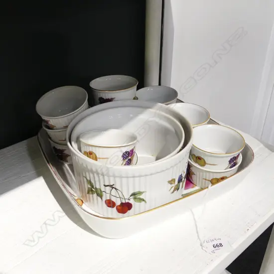 ASST. ROYAL WORCESTER EVESHAM; 12 SML RAMEKINS, 2 LGER GRADUATED RAMEKINS & DISH, W.285mm