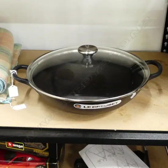 LE CREUSET LIDDED WOK DIA330MM