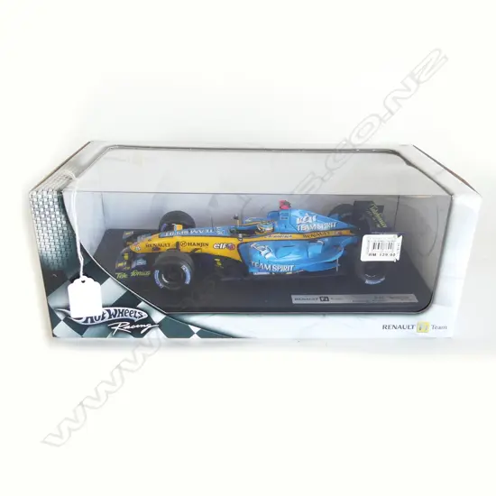 BOXED HOTWHEELS 1:18 RENAULT F1 RACING CAR