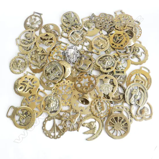 LARGE COLLECTION BRASS HORSE BRASSES
