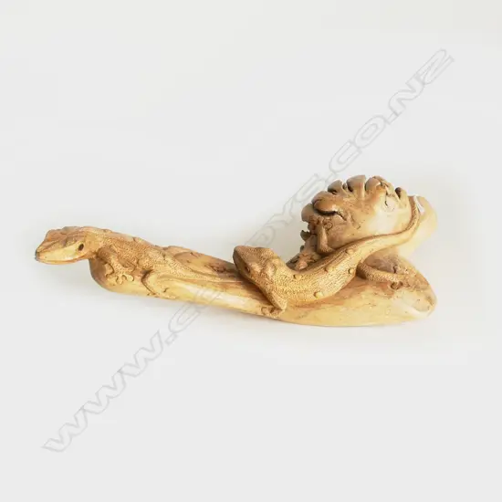 CARVED DACTYLANTHUS 'WOOD ROSE' w. 2 LIZARDS L.340mm