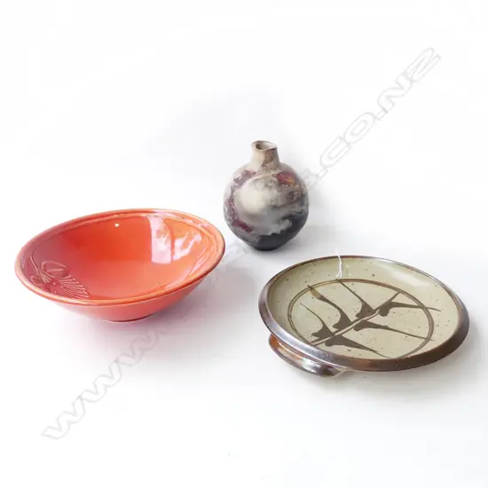 3 PCES NZ POTTER; Peter Stitchbury (Plate) Dia.250mm, Steiner Ceramics, etc