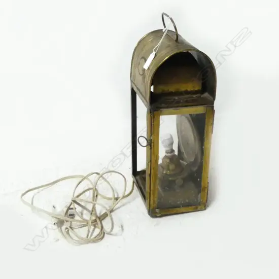 'W. VOGELS-BOON' BRASS LAMP CONVERTED TO ELECTRICITY 2 glass panes absent H.410mm