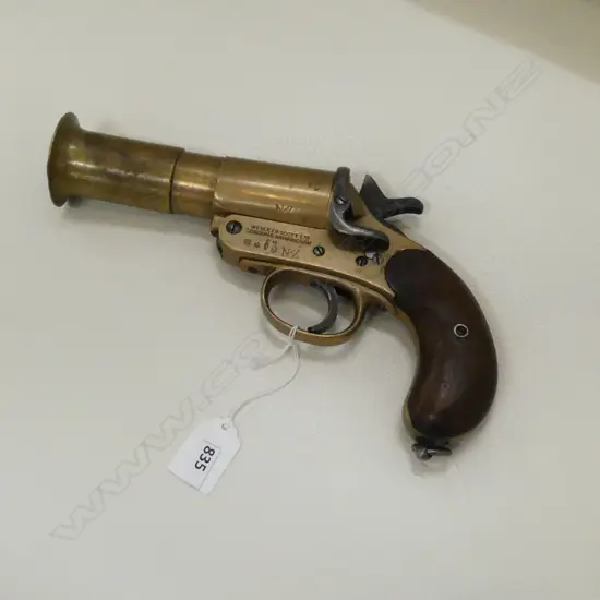 VINTAGE FLARE GUN, WEBLEY & SCOTT LTD w. NZ MILITARY BROAD ARROW L.240mm. No Firearms License required.