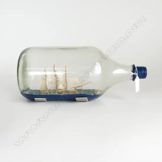 VINTAGE SHIP & SLOOP IN BOTTLE; L.290mm