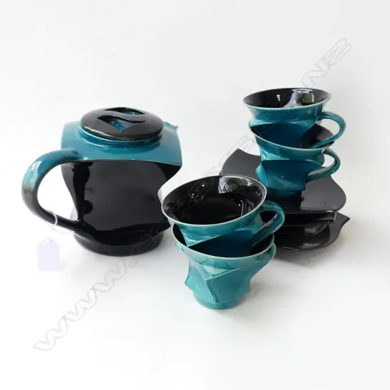 BOB STEINER TEAPOT & 4 C/S