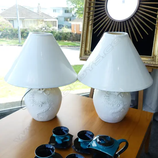PR WHITE CERAMIC LAMPS w. DRAGON DESIGN H.660mm
