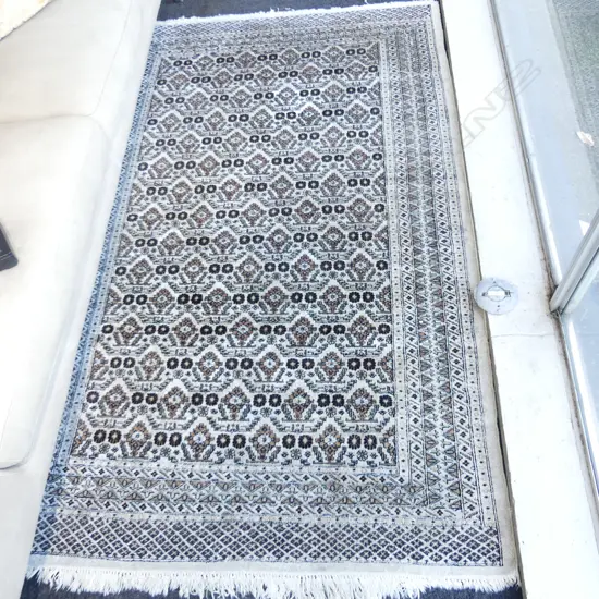HAND KNOTTED WOOL PILE RUG 2000x1280mm