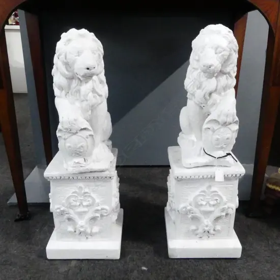 PR OF CONCRETE GARDEN LIONS ON PLINTHS H.700mm