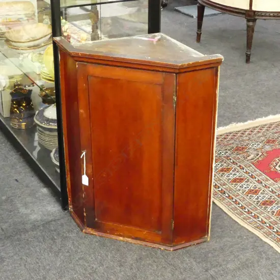 CORNER CABINET; Door hinges broken, 560x380x670mm