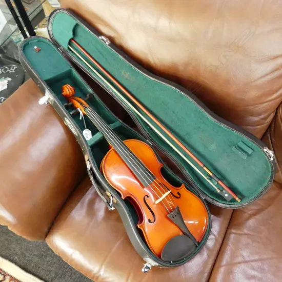  VIOLIN IN CASE; NEEDS ONE NEW TUNING PEG, L.790mm