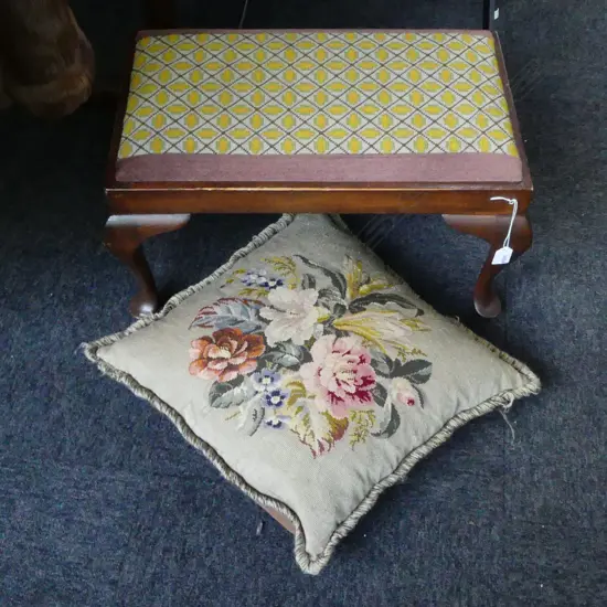 TAPESTRY TOPPED FOOT STOOL w. PILLOW 600x370x320mm