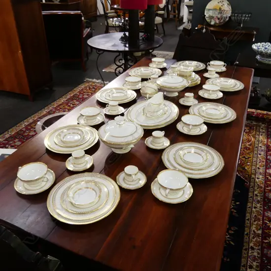 WEDGWOOD 'COLONNADE' DINNER SERVICE