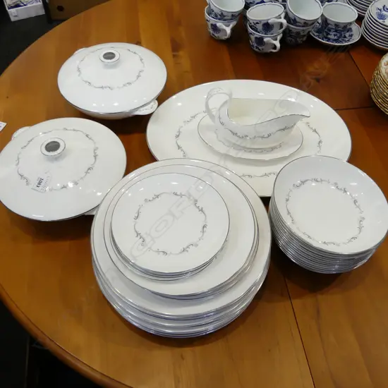ROYAL DOULTON 'CORONET' DINNER SERVICE
