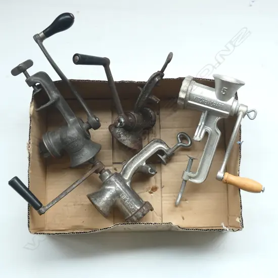 BOX 4 OLD CAST IRON MEAT GRINDERS 'Spong No.5' + 'National 25' + 'Keen Kutter' etc