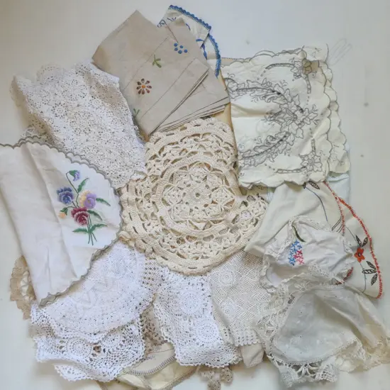 36 VINTAGE DOILIES ASSORTED SHAPES & PATTERNS