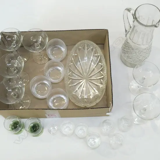 ASST. CRYSTAL & GLASSWARE INCL. LG JUG H.320mm