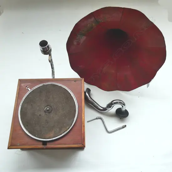 VINTAGE HORN GRAMOPHONE H610MM