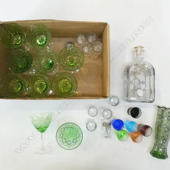 ASST. COLORED & PAINTED GLASS INCL. DECANTER H.200mm