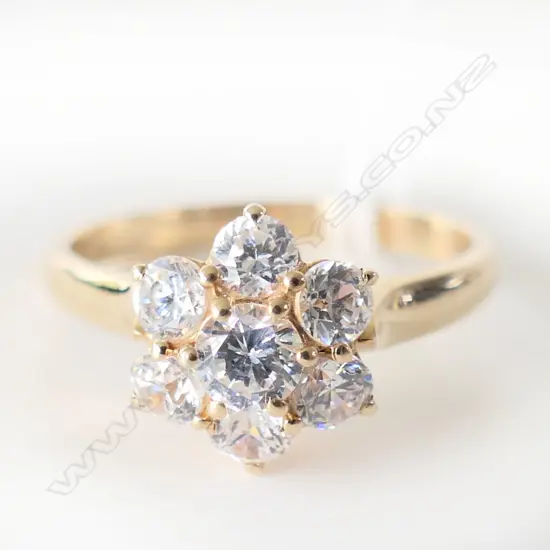 9CT CZ CLUSTER RING 3.9gms  SIZE T