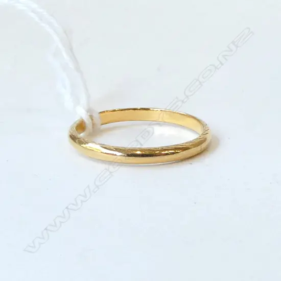 22ct Y/GOLD BAND RING hallmarked Birmingham 1950 2.12gms SIZE O