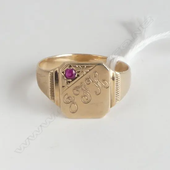 9ct YELLOW GOLD SIGNET RING set w small ruby? 4gms SIZE  T 1/2