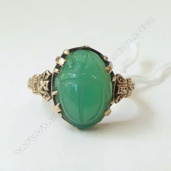 9ct GOLD w. CENTRAL CARVED SCARAB, 3.34gm SIZE P