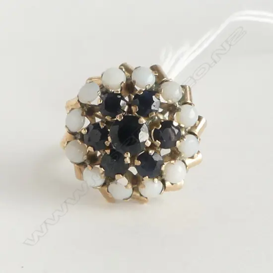 18ct Y/GOLD SAPPHIRE & OPAL CLUSTER PRINCESS RING 4.14gms SIZE N