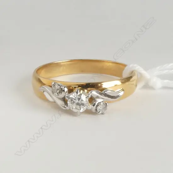 18ct YELLOW GOLD & 3 STONE DIAMOND RING 3.5gms SIZE P