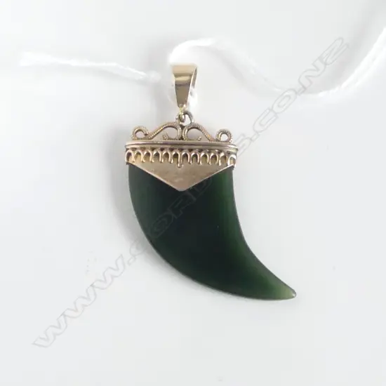 9ct ROSE GOLD & POUNAMU PENDANT shark's tooth / claw form 7gms