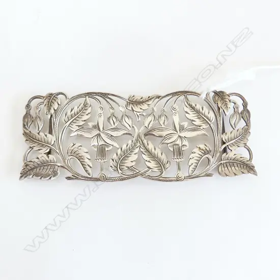 ART NOUVEAU SILVER BUCKLE fuchsia & leaf decorated Birmingham 1901 by Reynolds & Westwood 30gms 