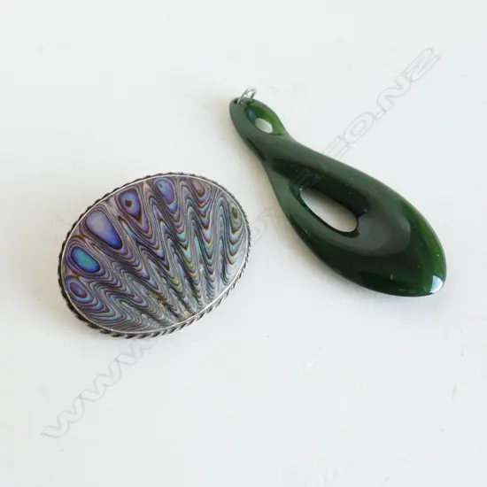 POUNAMU HEI MATUA L.65mm W. NZ STG SILVER AATAHUA BROOCH (broken pin)