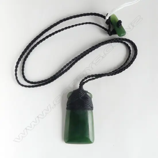 GREENSTONE PENDANT NECKLACE 50x30mm