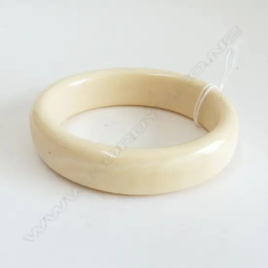 VINTAGE IVORY BANGLE, W.80mm